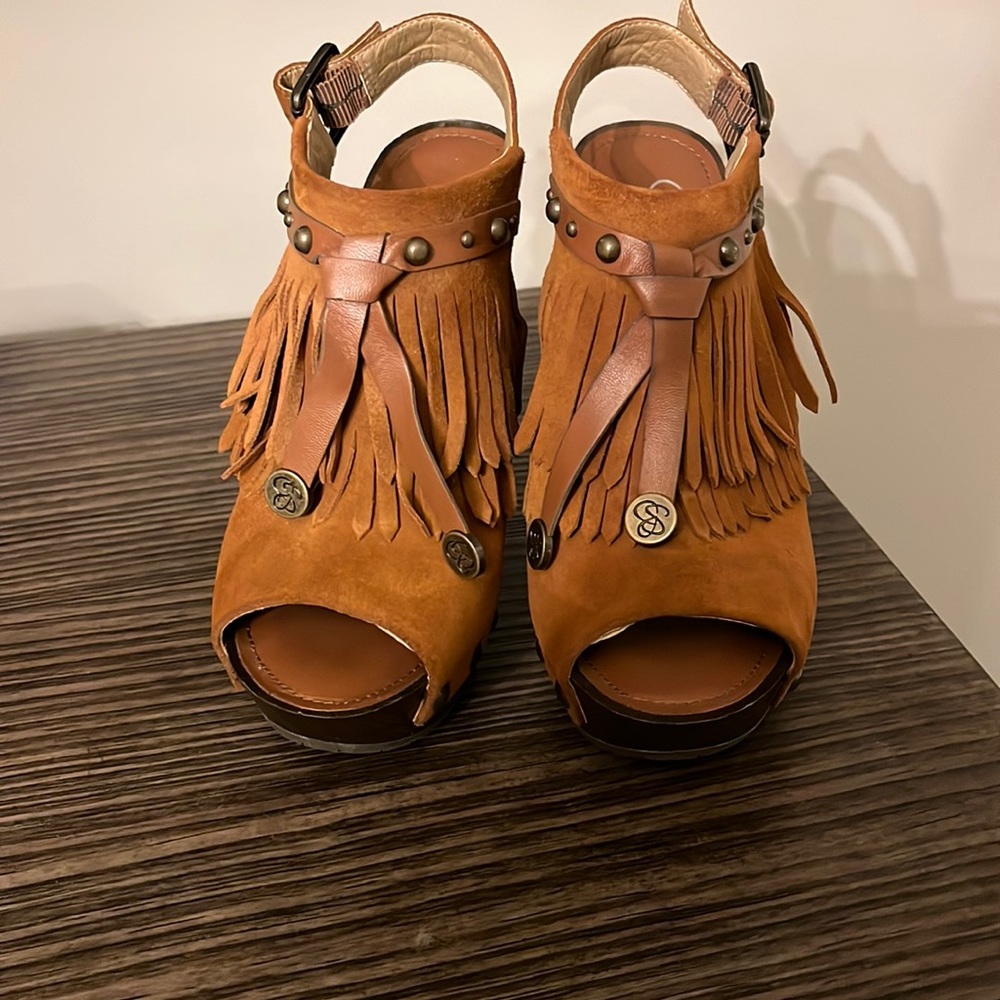 Cognac Jessica Simpson suede heel